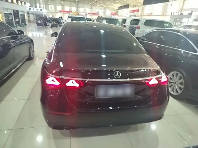 Mercedes-Benz E-Class — Фото автомобиля 5