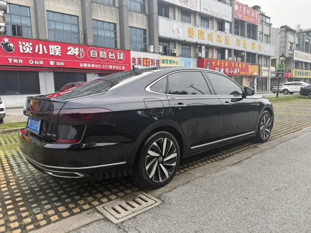 Volkswagen Passat — Фото автомобиля 7