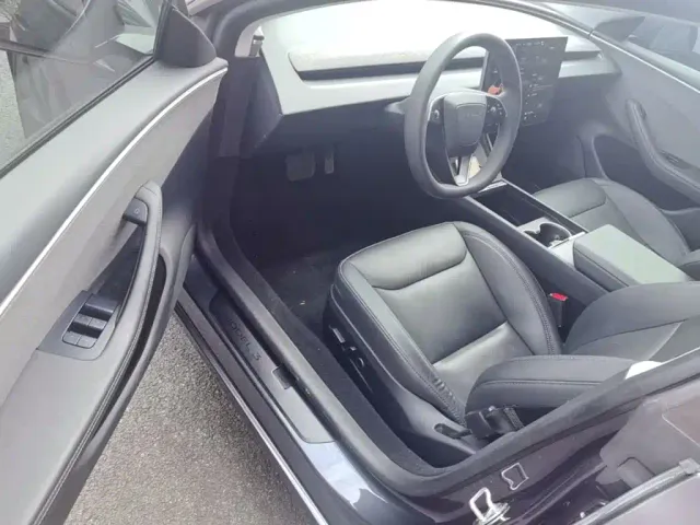 Tesla Model 3 — Фото автомобиля 15
