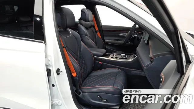 Genesis GV70 — Фото автомобиля 11