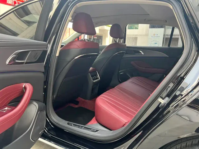 Hongqi H5 — Фото автомобиля 5