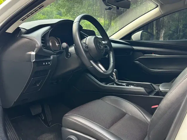 Mazda Axela — Фото автомобиля 15
