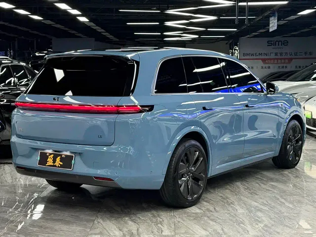 Li Auto L8 — Фото автомобиля 7