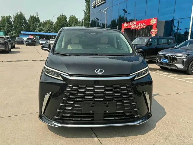 Lexus LM — Фото автомобиля 2