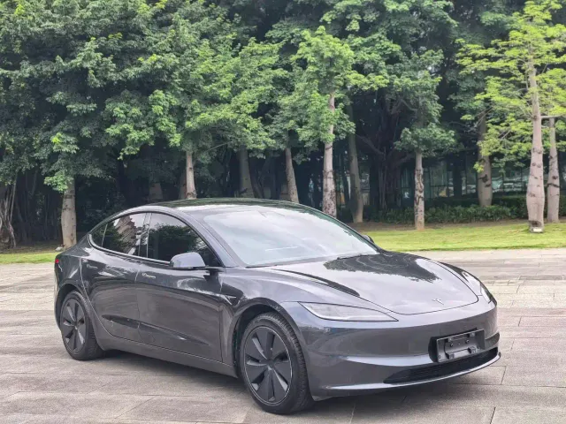 Tesla Model 3 — Фото автомобиля 3