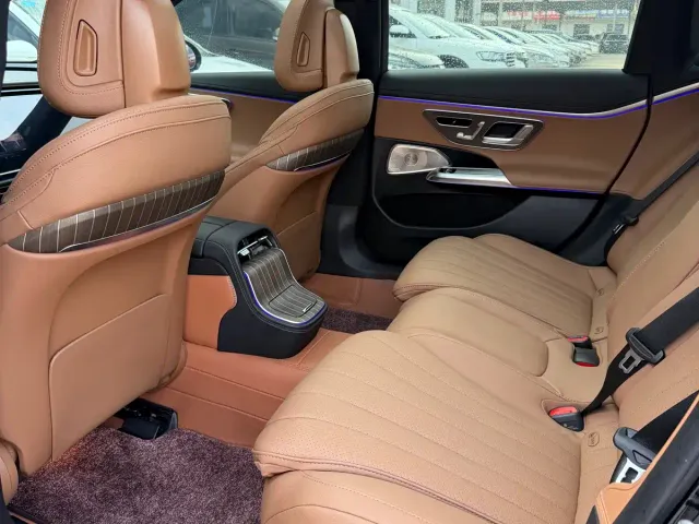 Mercedes-Benz E-Class — Фото автомобиля 6