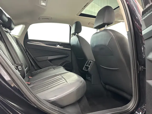 Volkswagen Passat — Фото автомобиля 10