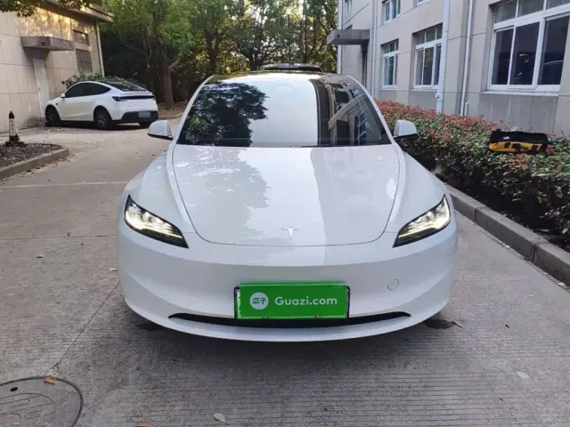 Tesla Model 3 — Фото автомобиля 2