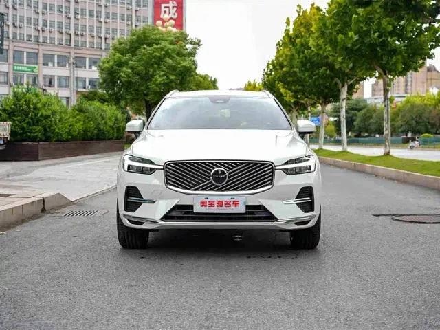 Volvo XC60 — Фото автомобиля 2