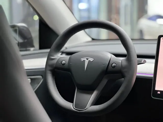 Tesla Model Y — Фото автомобиля 8