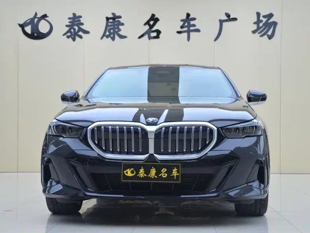 BMW 5 Series — Фото автомобиля 2