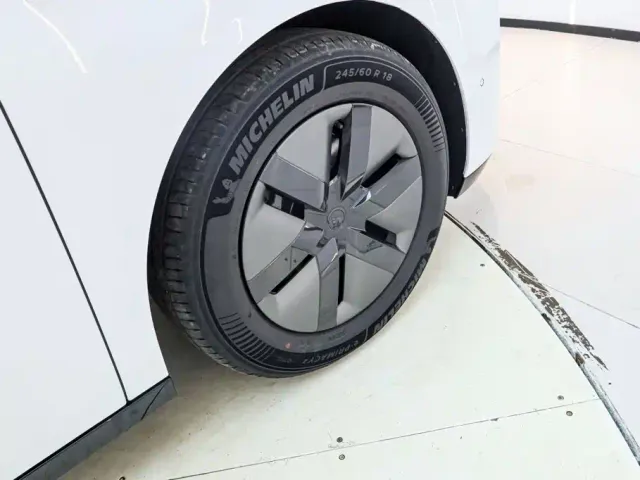 Li Auto MEGA — Фото автомобиля 16