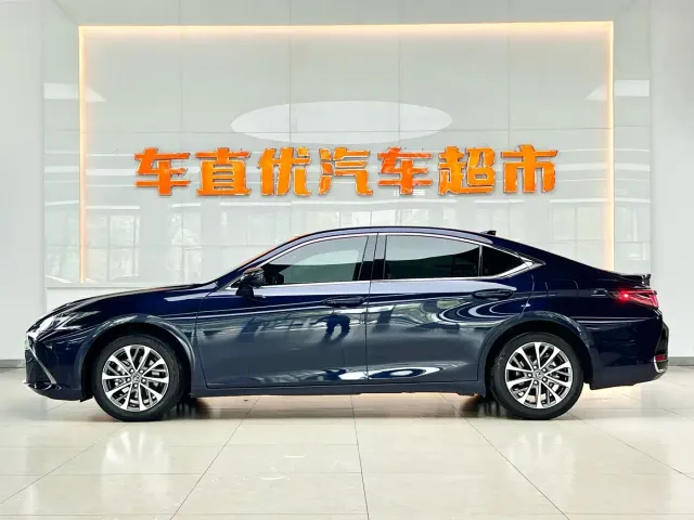Lexus ES — Фото автомобиля 4