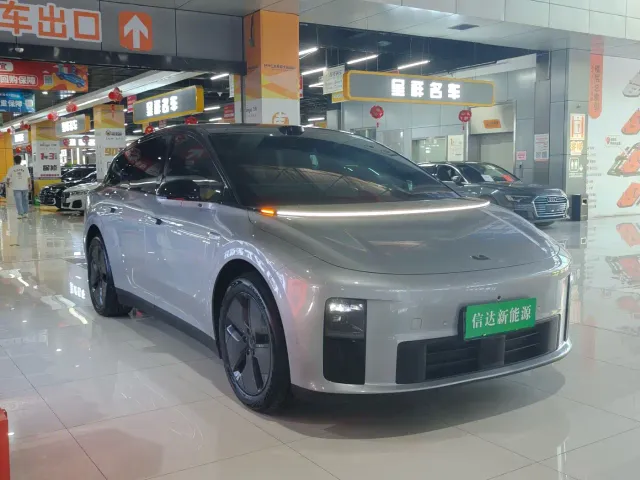 Li Auto i6 — Фото автомобиля 3