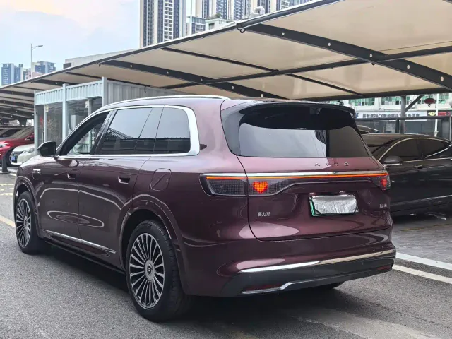 Aito M8 — Фото автомобиля 6