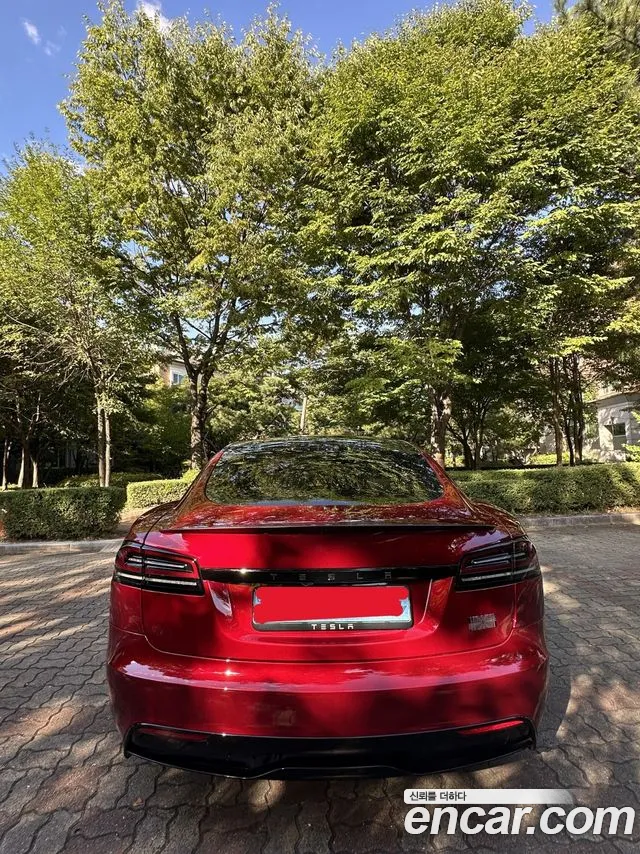 Tesla Model S — Фото автомобиля 4