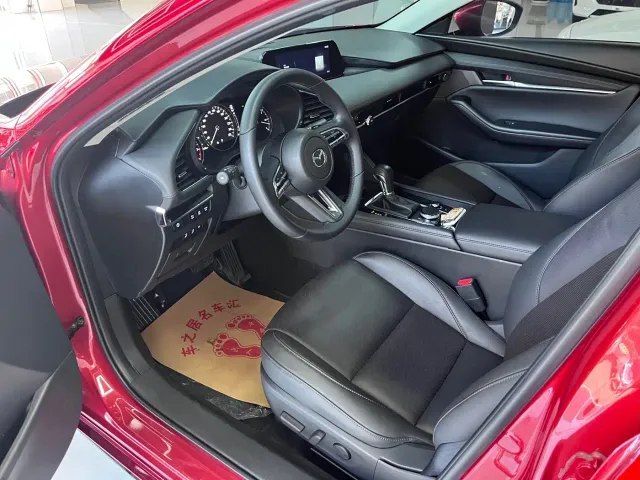Mazda Axela — Фото автомобиля 5
