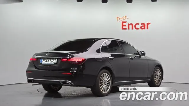 Mercedes-Benz E-Class — Фото автомобиля 2