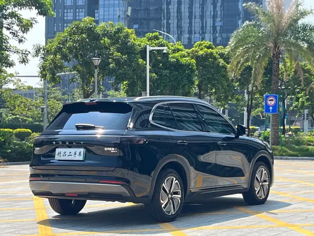 Geely Galaxy Starship 7 EM-i — Фото автомобиля 6