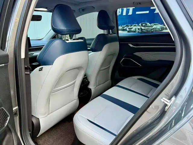 Geely Emgrand — Фото автомобиля 5