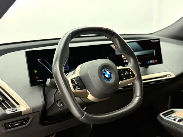BMW iX — Фото автомобиля 12