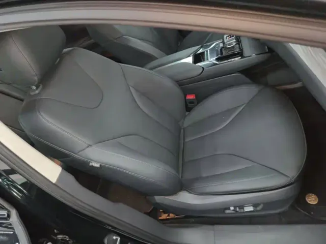 Hongqi E-QM5 — Фото автомобиля 24
