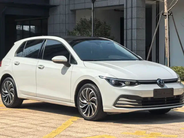Volkswagen Golf — Фото автомобиля 3