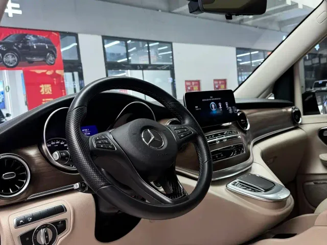 Mercedes-Benz V-Class — Фото автомобиля 12