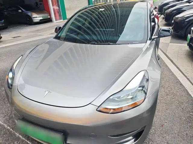 Tesla Model 3 — Фото автомобиля 2