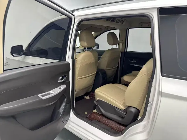 Wuling Hongguang — Фото автомобиля 6