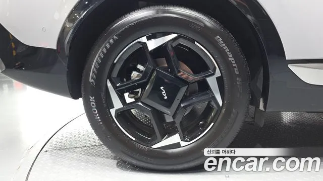Kia Sportage Бензин 1.6 турбо 2WD — Фото автомобиля 4