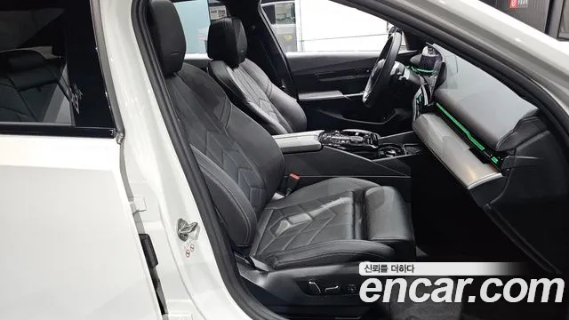 BMW 5 Series G60 — Фото автомобиля 26