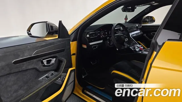 Lamborghini Urus — Фото автомобиля 10