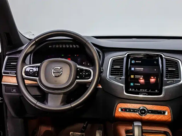 Volvo XC90 — Фото автомобиля 21