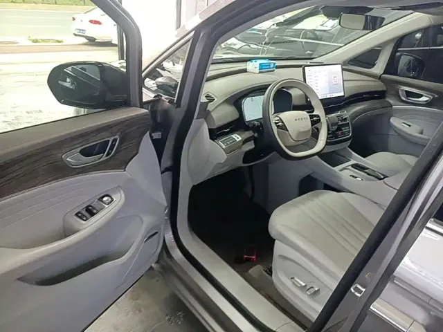 Roewe iMAX8 — Фото автомобиля 15