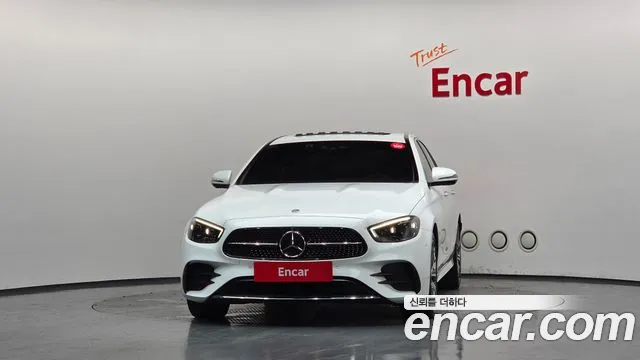 Mercedes-Benz E-Class — Фото автомобиля 3