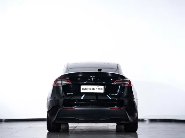 Tesla Model Y — Фото автомобиля 26
