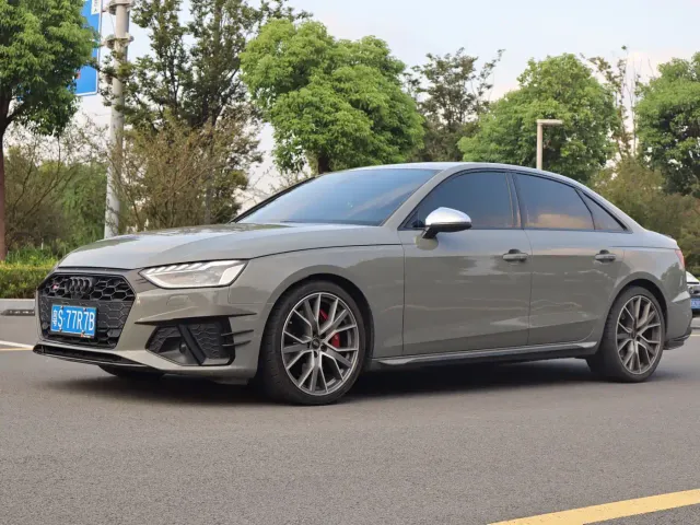 Фотография автомобиля — Audi S4