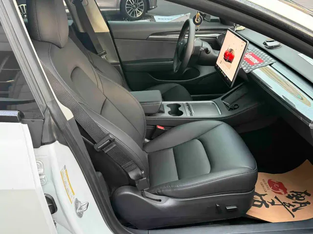 Tesla Model 3 — Фото автомобиля 7