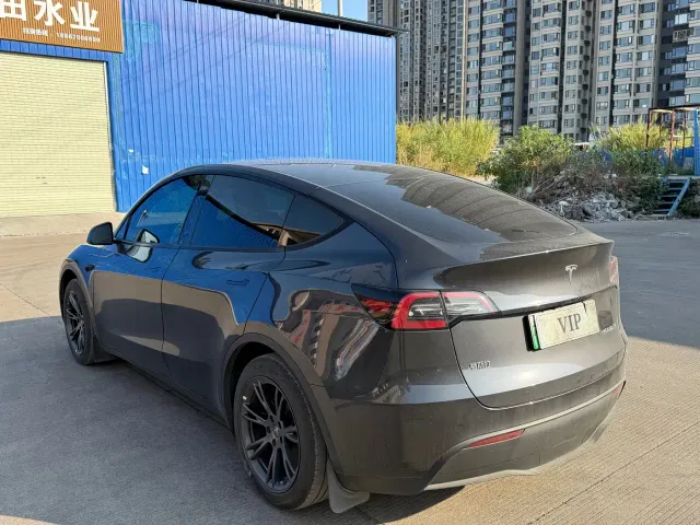 Tesla Model Y — Фото автомобиля 6