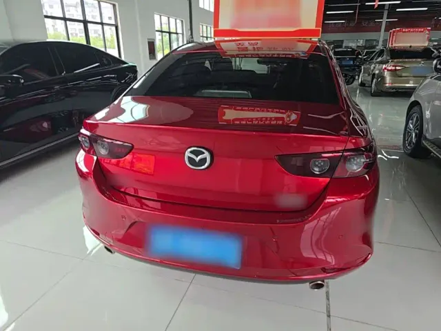 Mazda Axela — Фото автомобиля 3