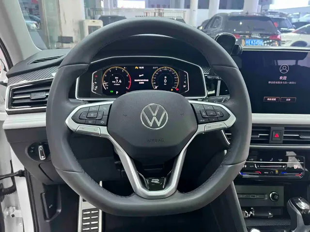 Volkswagen Tiguan L — Фото автомобиля 22