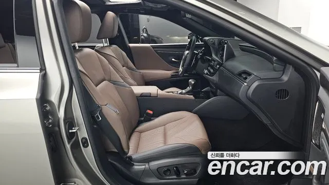 Lexus ES — Фото автомобиля 6