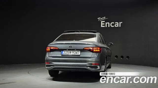 Volkswagen Jetta — Фото автомобиля 4