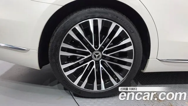 Mercedes-Benz S-Class — Фото автомобиля 3