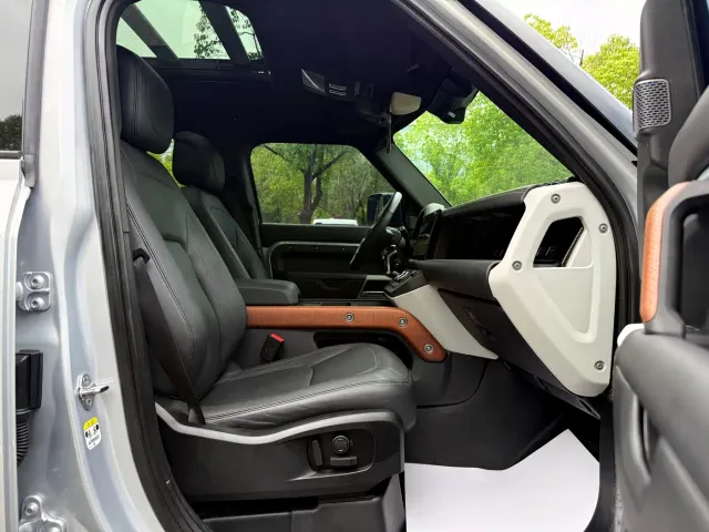 Land Rover Defender — Фото автомобиля 26