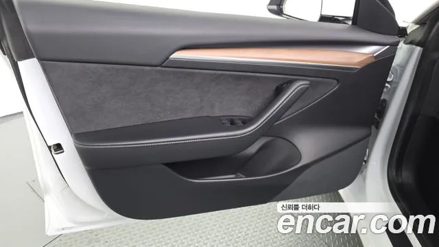 Tesla Model 3 — Фото автомобиля 21