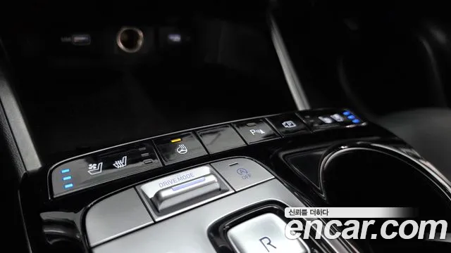 Hyundai Tucson Tucson (NX4) Дизель 2.0 2WD — Фото автомобиля 17