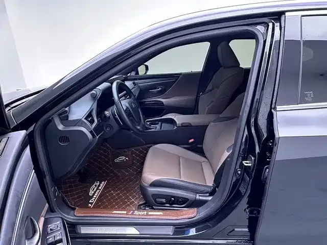 Lexus ES — Фото автомобиля 13