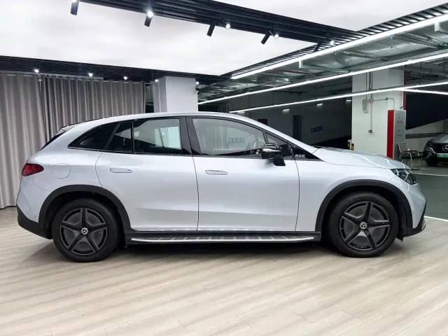Mercedes-Benz EQE SUV — Фото автомобиля 4